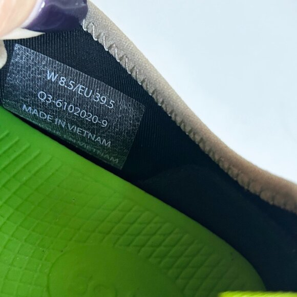 OOFOS Women's OOmg eeZee Low Shoe - Picture 4 of 10